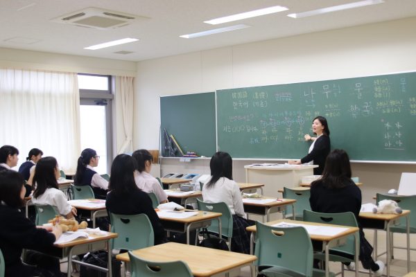 韓国語基礎講座 初日の様子です 英理女子学院高等学校