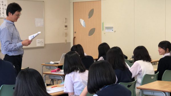 韓国人講師の特別授業 高木学園女子高等学校