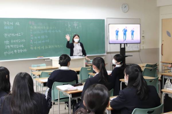 韓国語講座１日目の様子です 英理女子学院高等学校