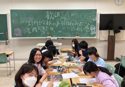 アニメーション部の黒板のウェルカムメッセージは華やか！