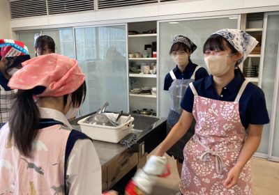 卵＋ミルクを急速に固めるためにシェイク！