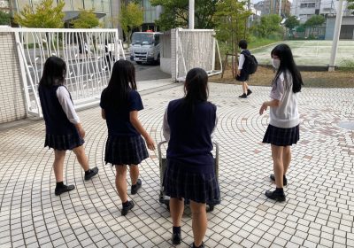 この台車を持参して買い出しに行くという生徒！（驚）