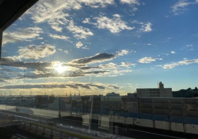 朝日がまぶしいです…