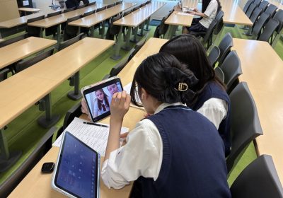 楽しそうに少人数でオンライン交流中