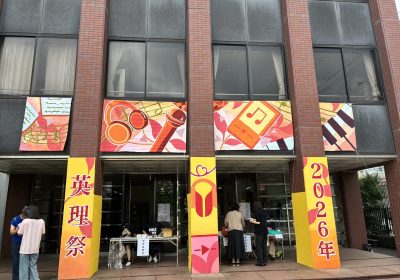 入口は美術部が装飾してくれました